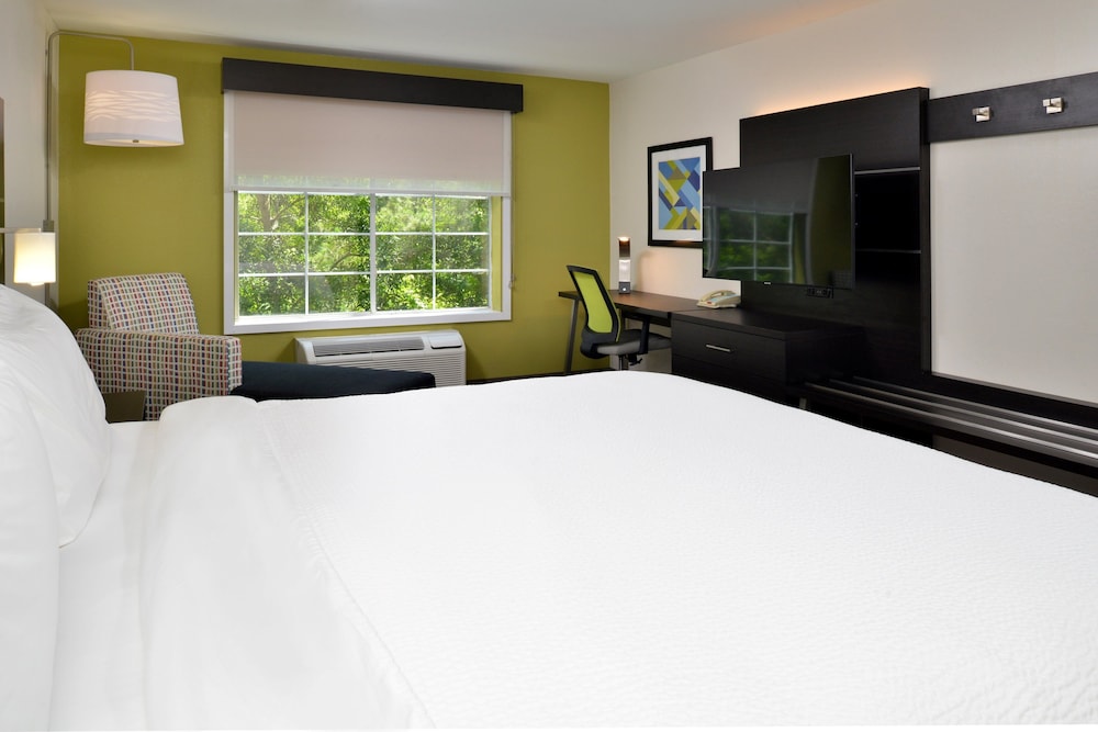 Holiday Inn Express & Suites Carthage by IHG - photo 22