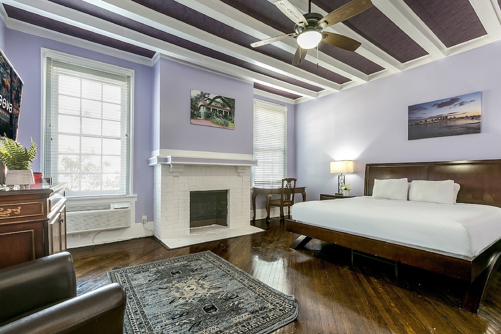 Canal Express Rooms - photo 4