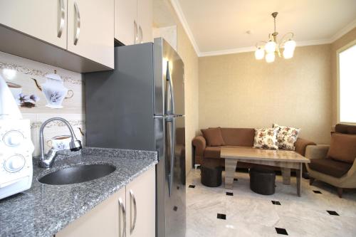 Tamar's Apartment