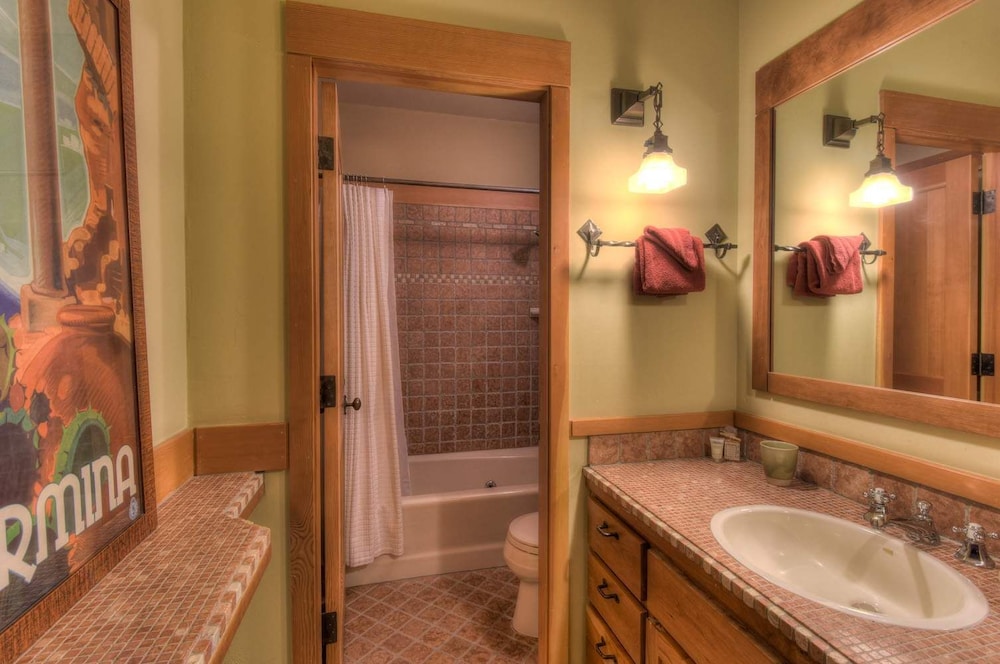Luxury Northstar Palace w Hot Tub & Games - photo 19