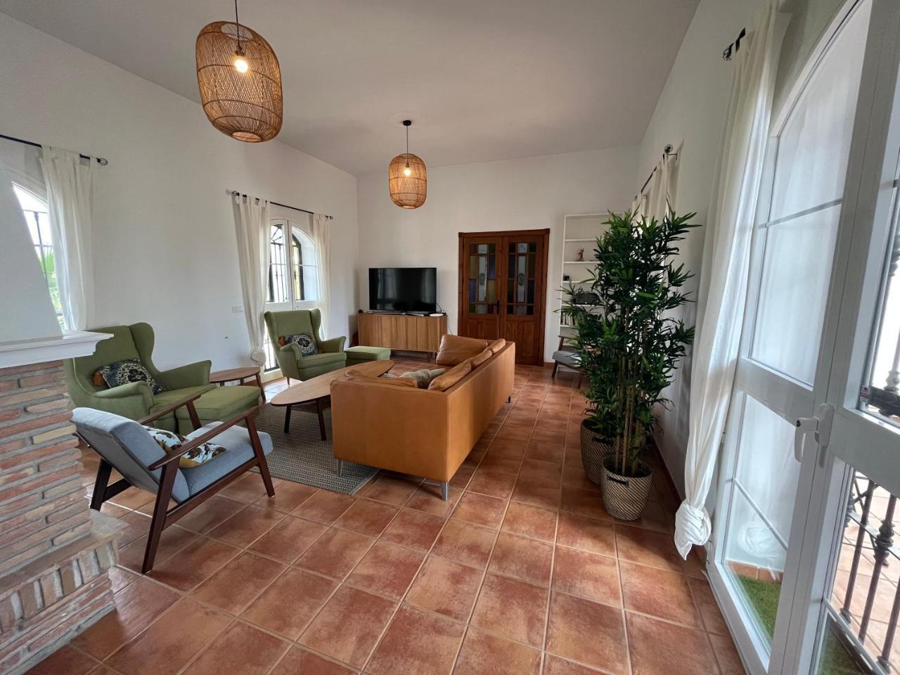 Spacious Villa with Exceptional Views in Malaga — Casarabonela — photo 3