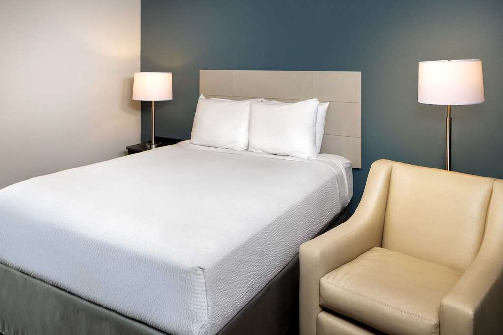 WoodSpring Suites Houston IAH Airport - photo 12