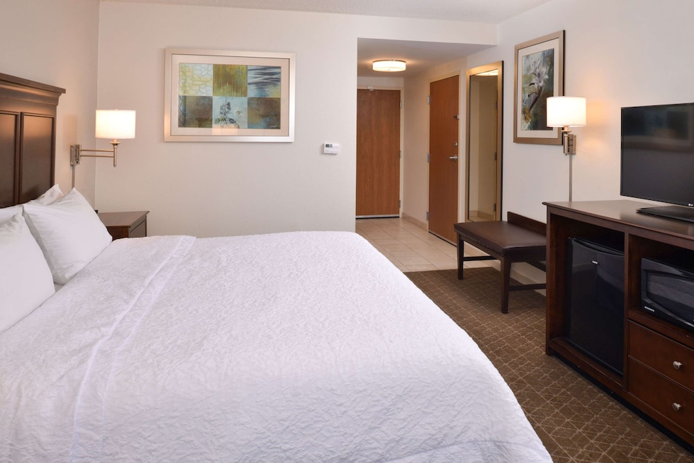 Hampton Inn & Suites Pueblo Southgate - photo 20