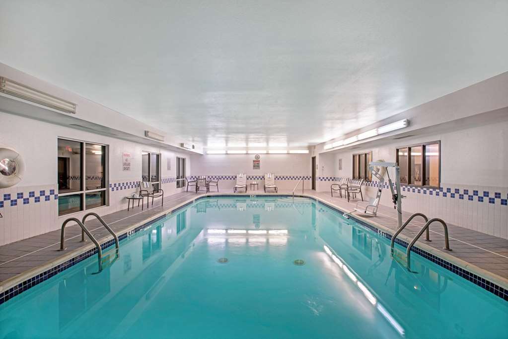 La Quinta Inn & Suites by Wyndham Fayetteville - photo 6