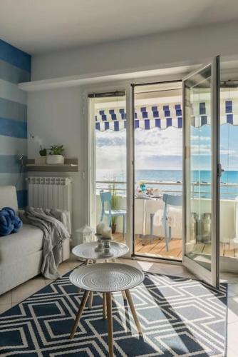 Fronte Mare Spiaggia Marine 59 — 4-Star Luxury Hotel in Diano Marina, Italy