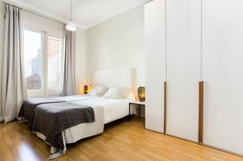Bright and modern 3bedroom in Las Ramblas 3 1B in Barcelona, Spain