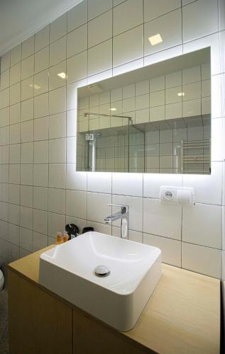 Chic 3BR Apt Near Fabrika By Wehost