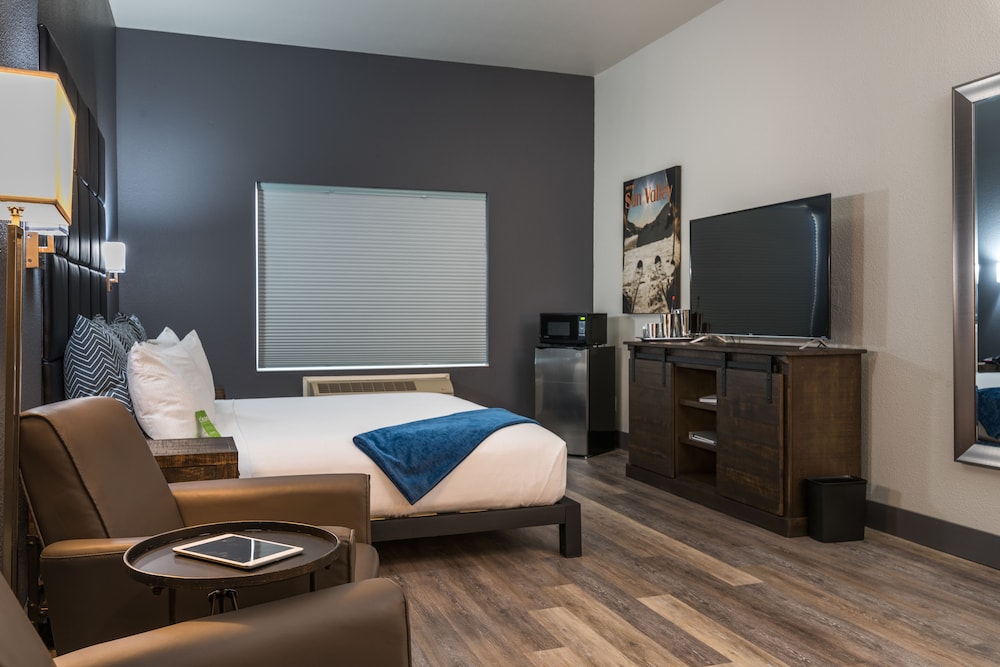 Wood River Inn & Suites - photo 8