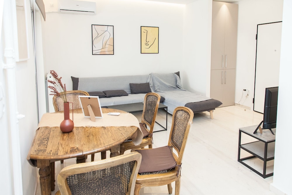 Cozy Bright & New apart. Downtown — 4-Star Luxury Hotel in Athens, Greece