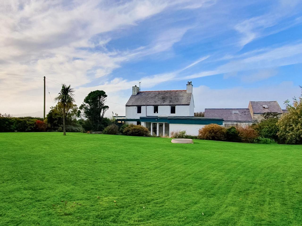 Hen Ysgol - carbon neutral hotel in Llanfaethlu