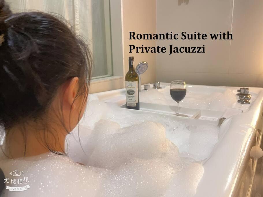 Romantic Suite with Private Jacuzzi 176 — 4-Star Luxury Hotel in Kuala Lumpur, Malaysia