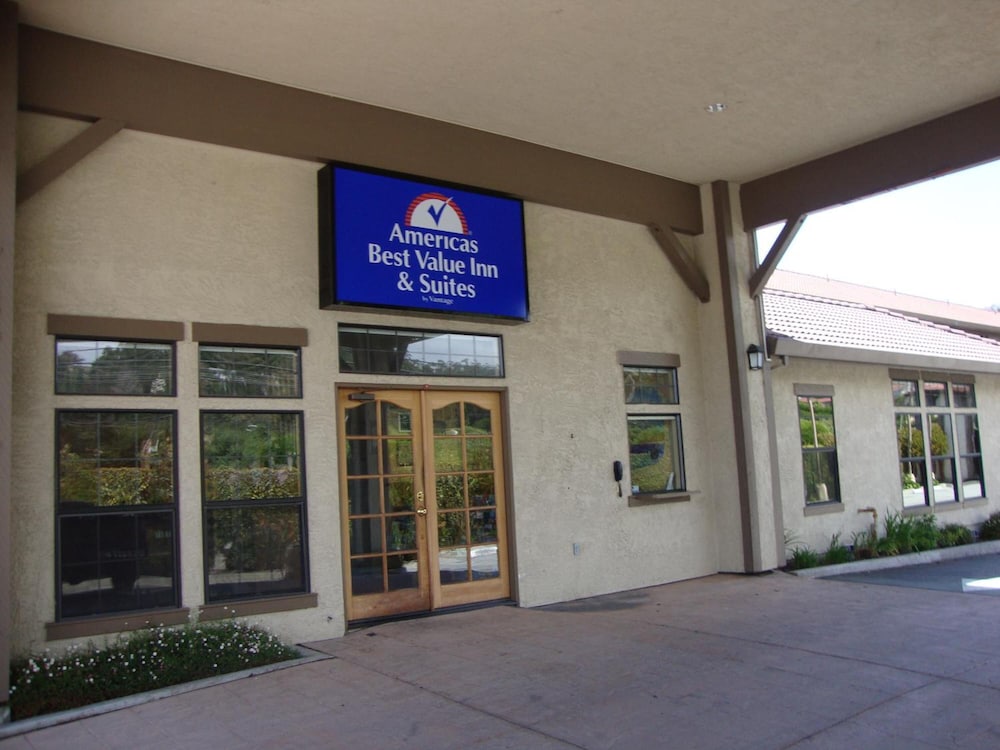 The Miramar Inn and Suites - photo 27