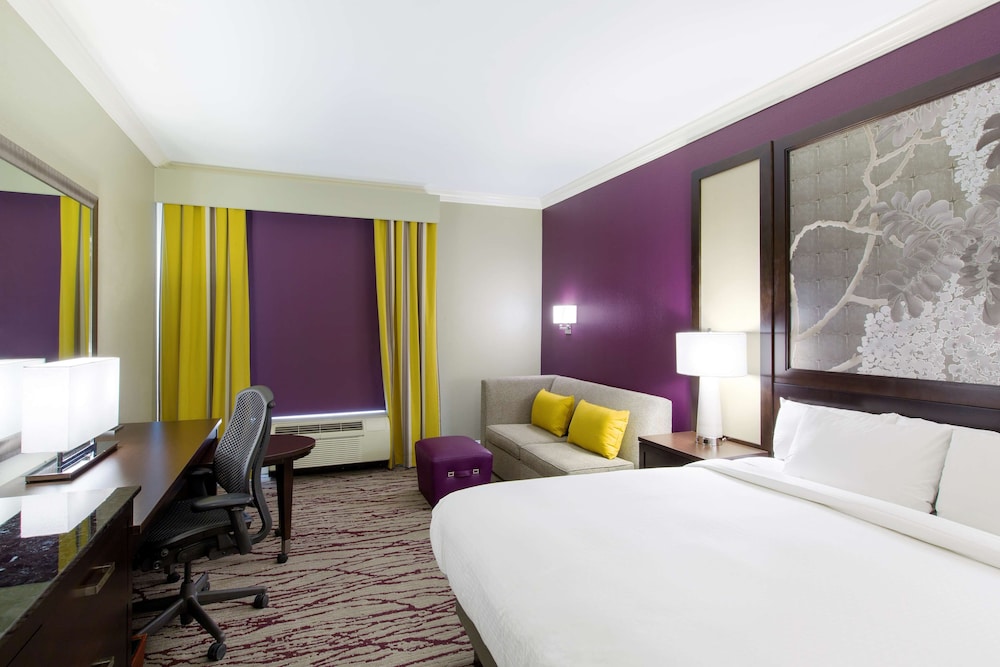 DoubleTree by Hilton Hotel Savannah Historic District - photo 21