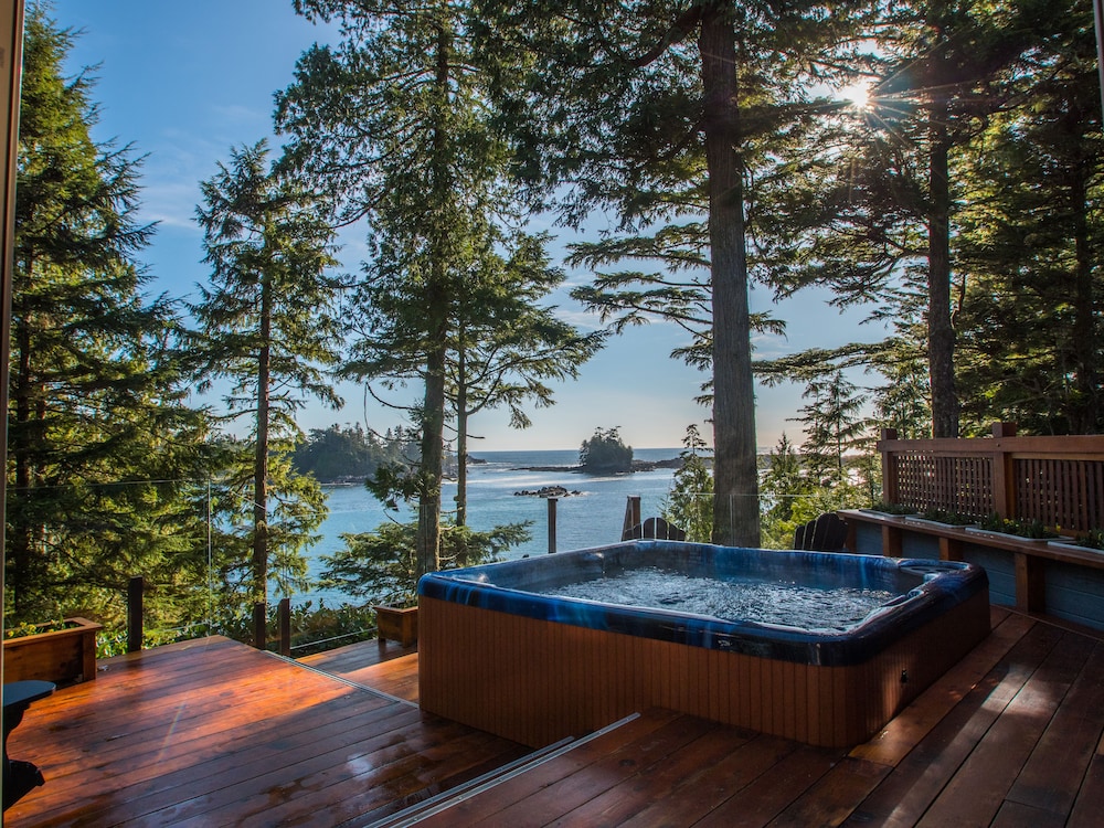 A Snug Harbour Inn — 5-Star Luxury Hotel in Ucluelet, Canada