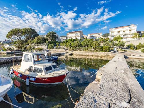 Apartment Rab with Private Dock and Sea Views — 4-Star Luxury Hotel in Rab, Croatia