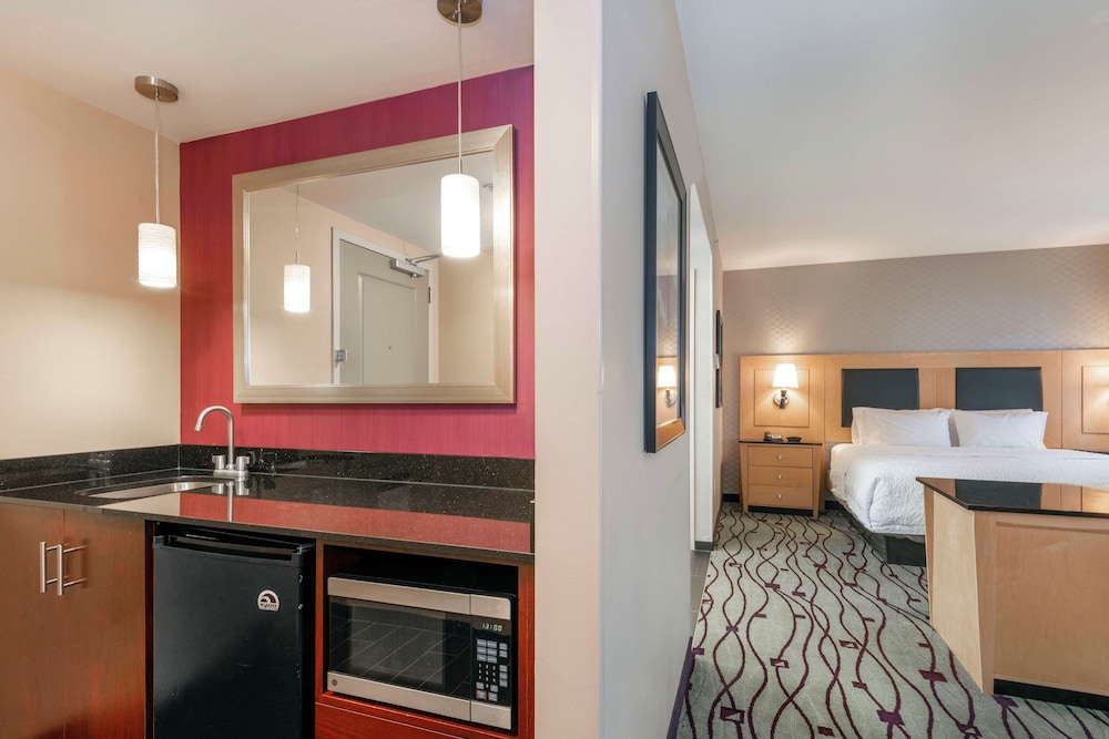 Hampton Inn & Suites Raleigh Crabtree Valley - photo 28