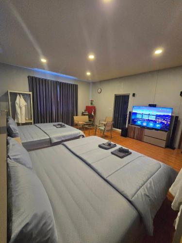 Chaba 4 family in Nakhon Nayok, Thailand