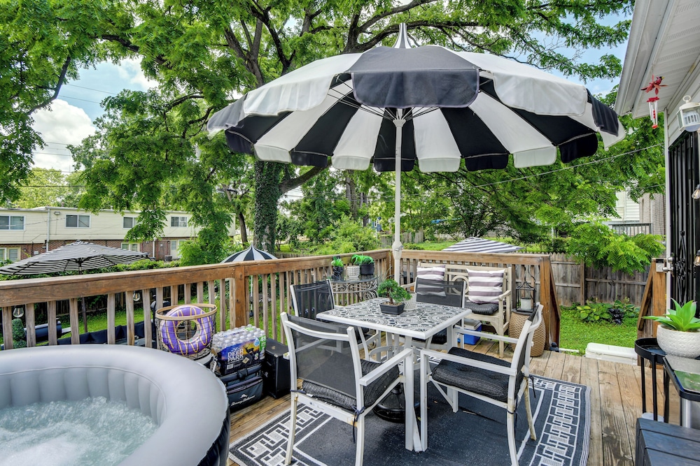 Outdoor Pool: Family Retreat 6 Mi to Dtwn in Baltimore, United States