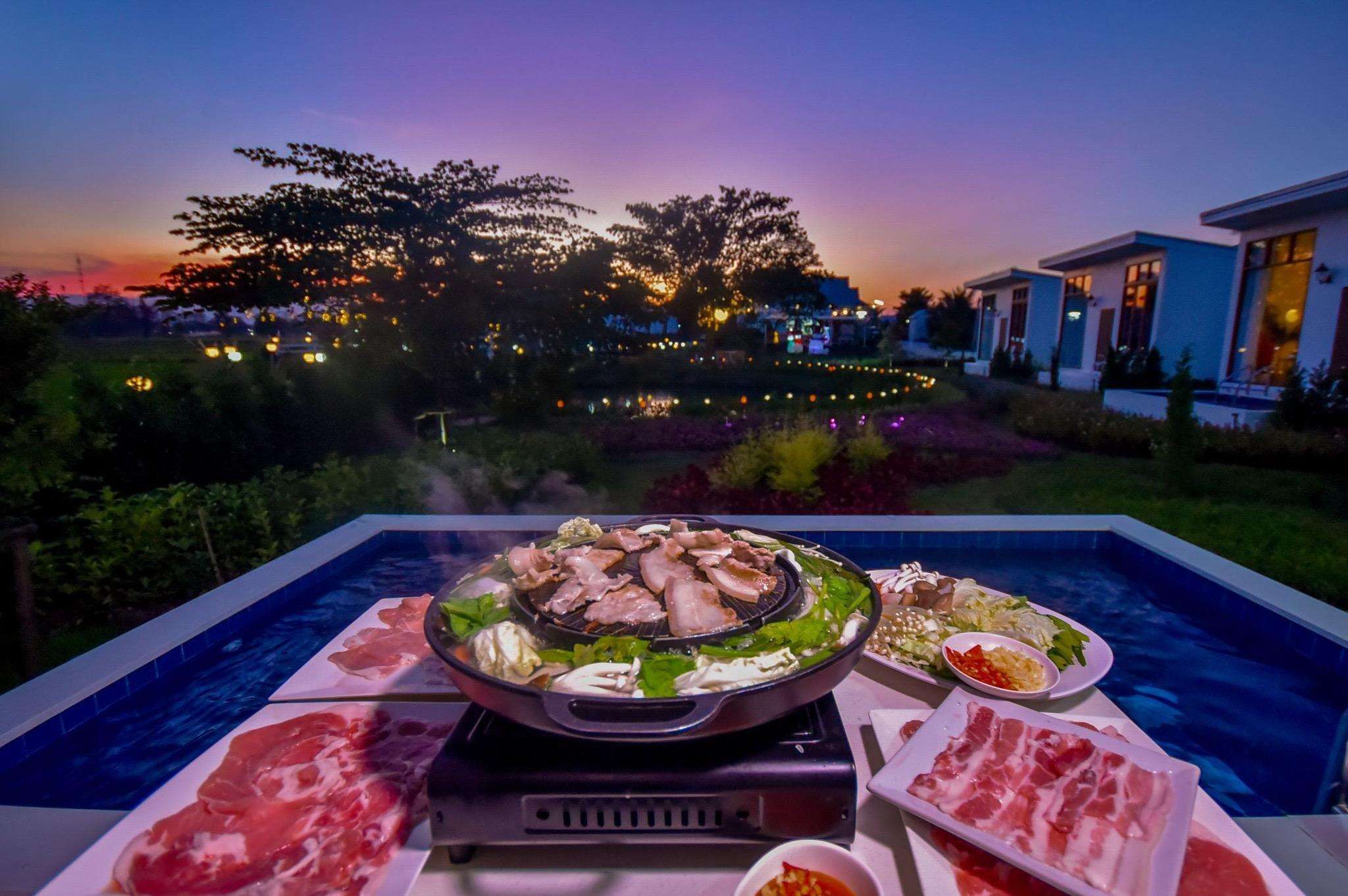 Us And Ours Cafe Bed — Uthai Thani
