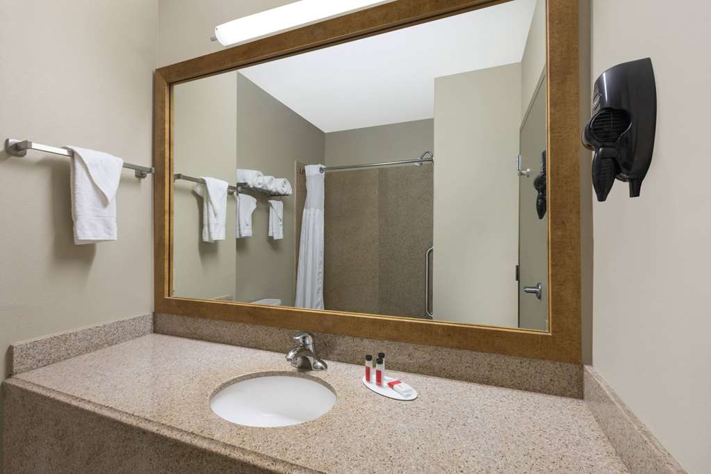 Baymont by Wyndham Columbus - photo 7