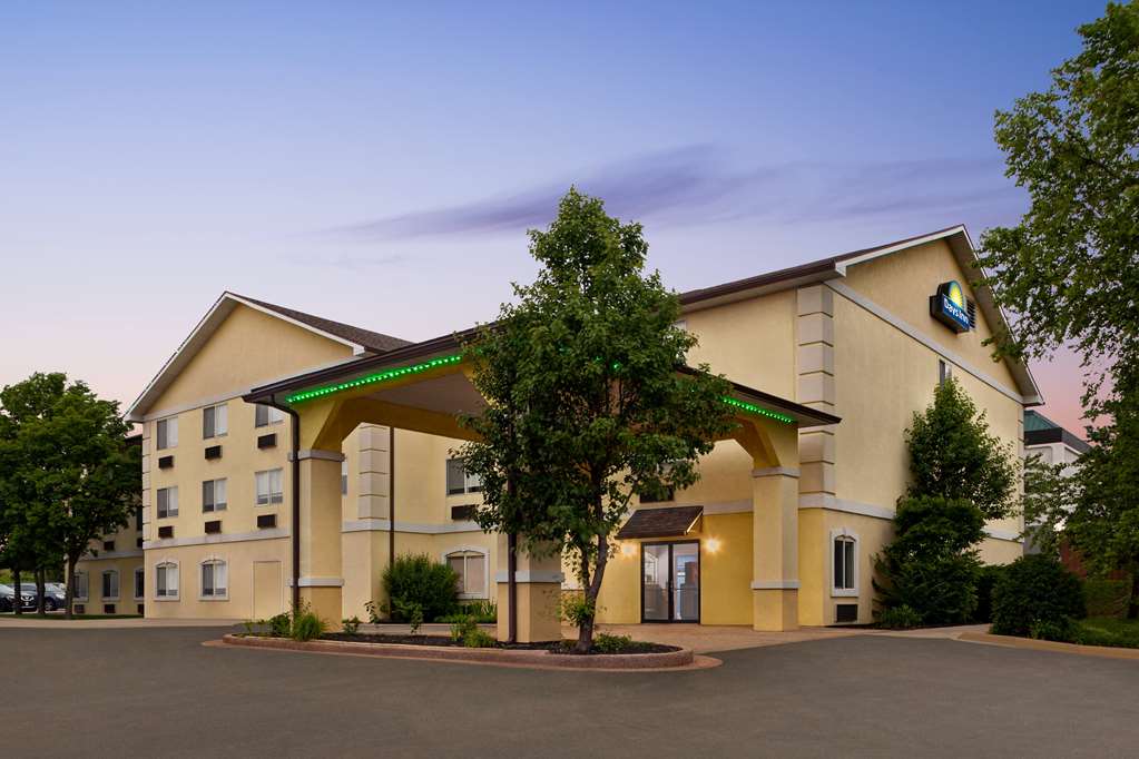 Days Inn by Wyndham Kansas City International Airport - featured photo