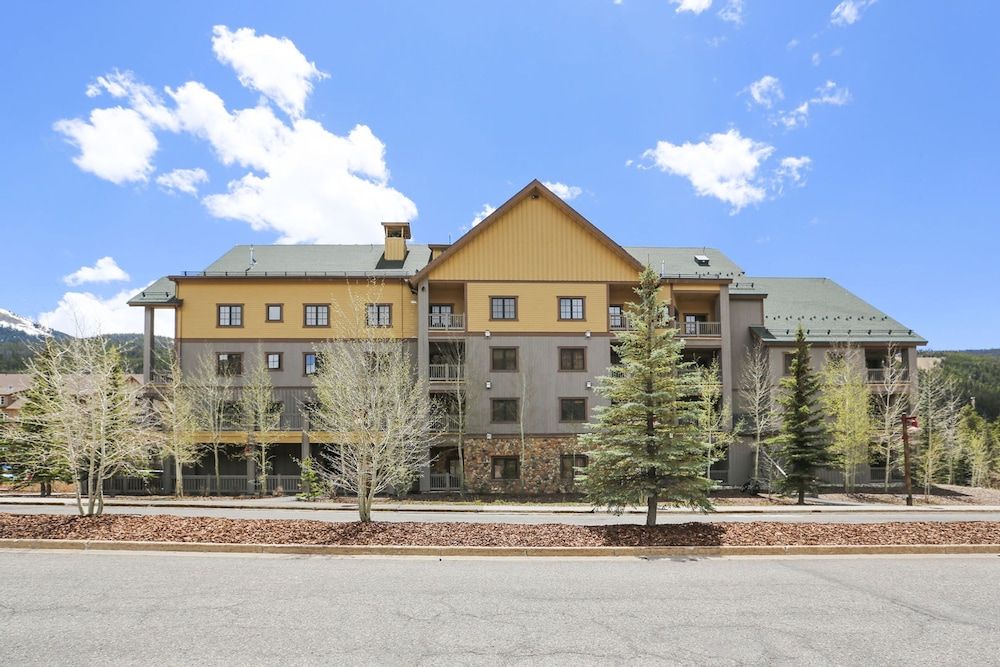 Expedition Station #8623 by Book by Owner — 4-Star Luxury Hotel in Keystone, United States