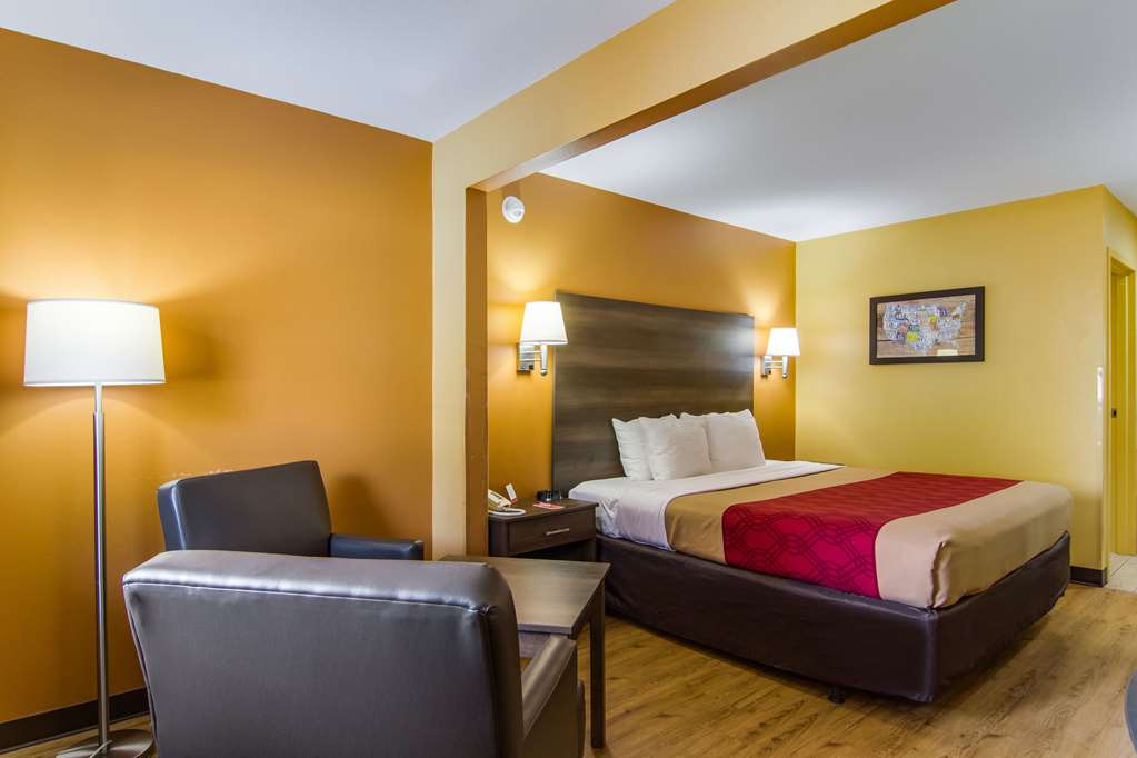 Econo Lodge Kingsland - photo 10
