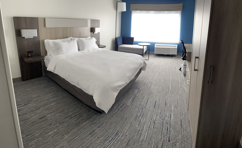 Holiday Inn Express & Suites Muskegon Grand Haven an IHG Hotel - photo 5