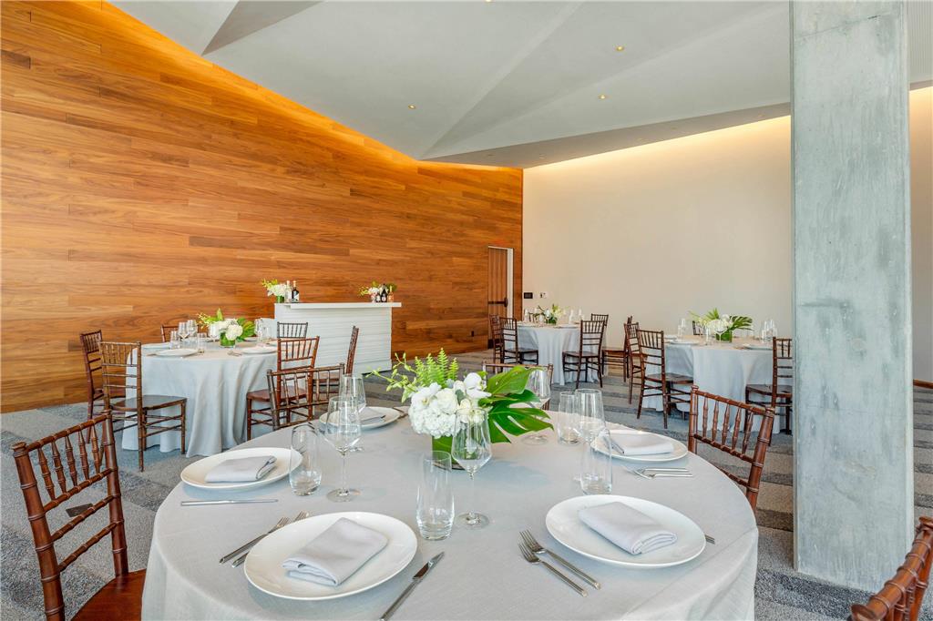 Cambria Hotel Boston Downtown Seaport - photo 37