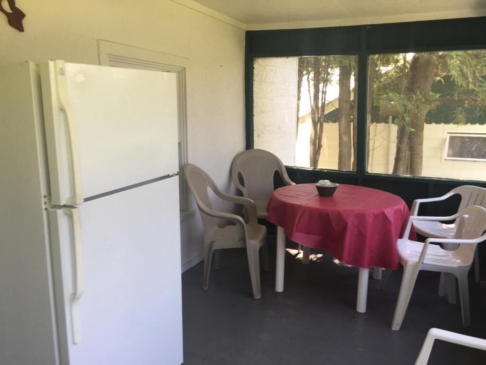 Rock Ledge Motel - photo 18