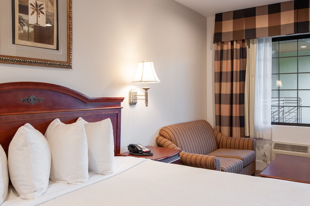 Studio City Court Yard Hotel - photo 17