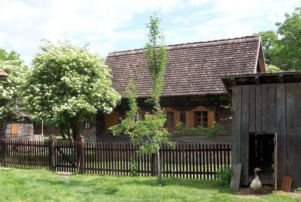 Ethno Village Stara Lonja — hotel in Sisak