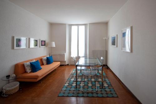 Just Urban Stays Bright 1BR apt 5 floor in the Center Metro M2 and M4 — 4-Star Luxury Hotel in Milan, Italy