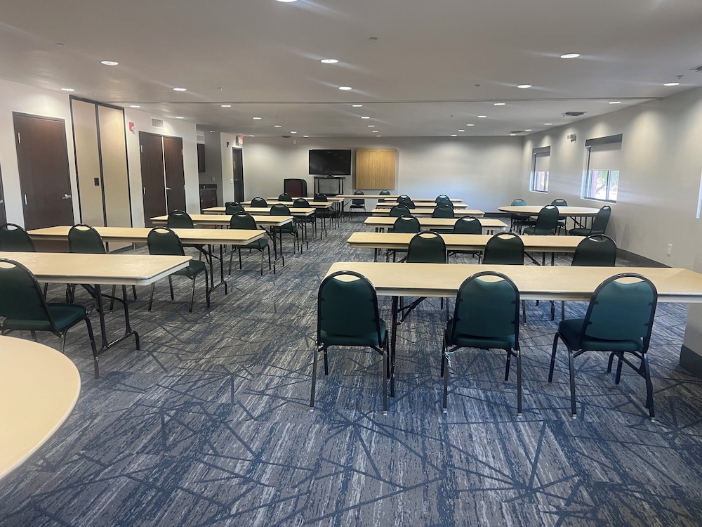 Holiday Inn Express Show Low by IHG - photo 29
