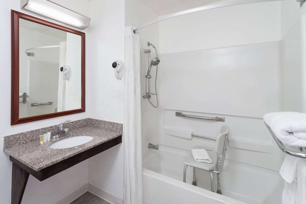 Super 8 by Wyndham Romeoville Bolingbrook - photo 12