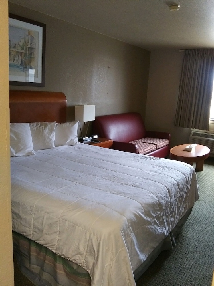 Heritage Place Inn & Suites - photo 17