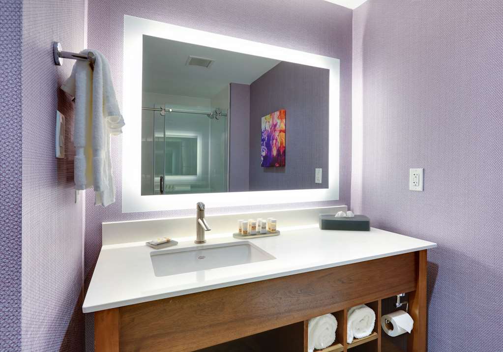 La Quinta Inn & Suites by Wyndham Lakeway - photo 30