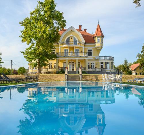 Boros Kastély Vendégház in Fonyod, Hungary