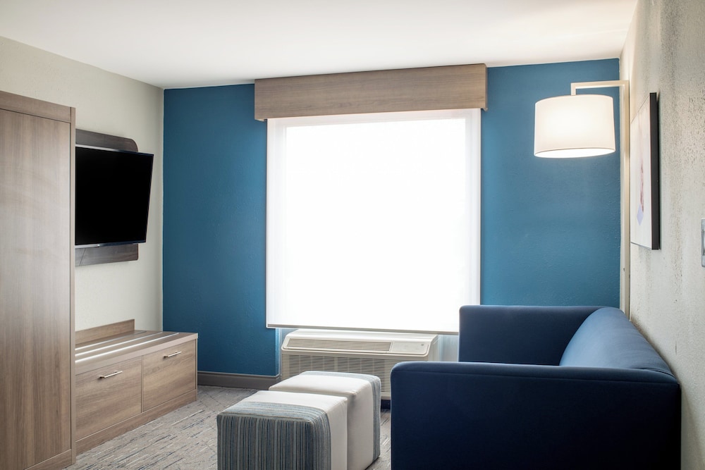 Holiday Inn Express & Suites Wilson I 95 By IHG - photo 11