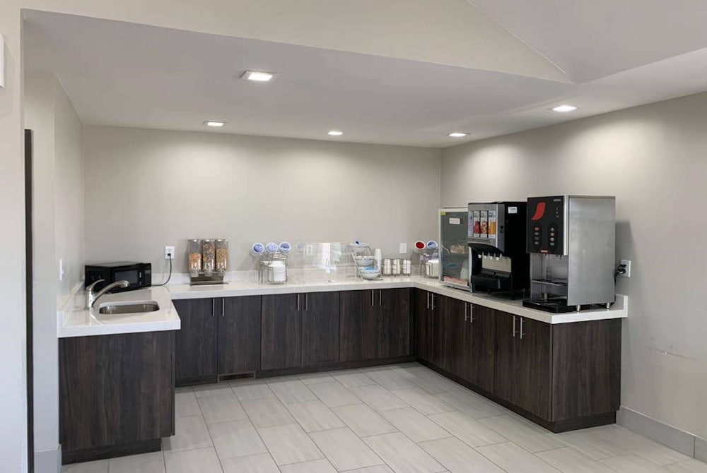 Days Inn by Wyndham Wagoner - photo 35