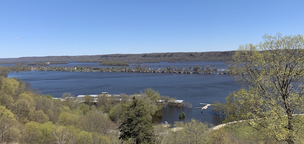 Eagle View Motel & Retreat - photo 18