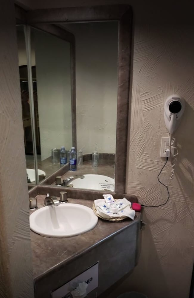 Portonovo Hotel & Suites
