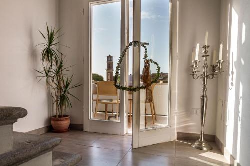 Centralissimo appartamento di Charme con 2 camere 2 bagni terrazza aria condizionata — 4-Star Luxury Hotel in Cecina, Italy
