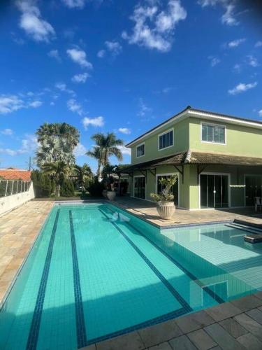 casarão verde Itaipuaçu in Marica, Brasil