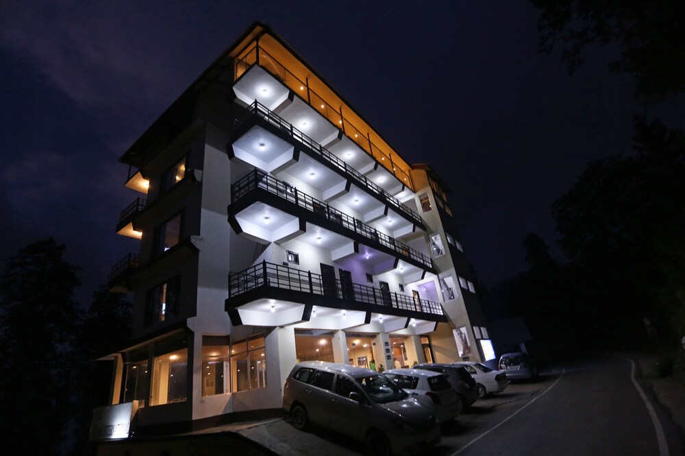 Oyo 6517 Satyam International — Chamba