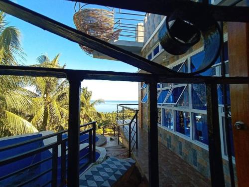 The Mountain side Floating Villa — Baybay — photo 4