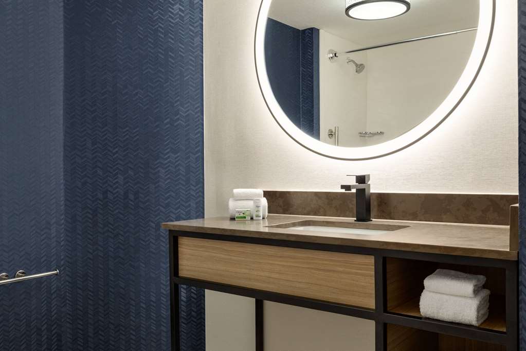 La Quinta Inn & Suites by Wyndham Austin Southwest - photo 23