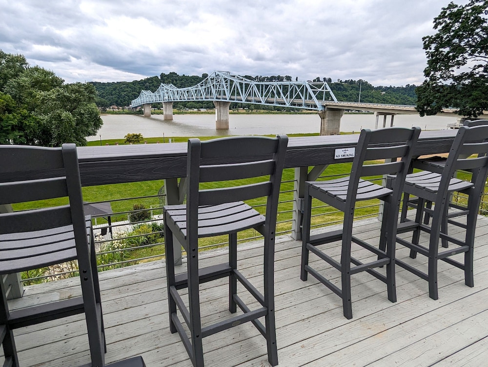 Riverboat Inn and Suites - photo 32