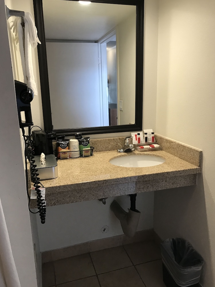 Ramada by Wyndham Torrance - photo 15