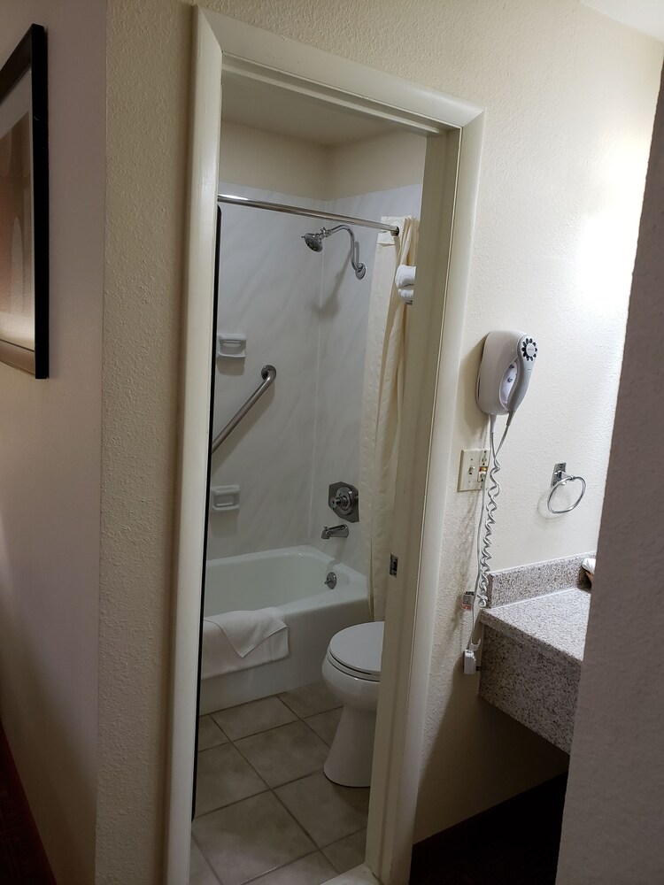 Airport Inn Boise - photo 33